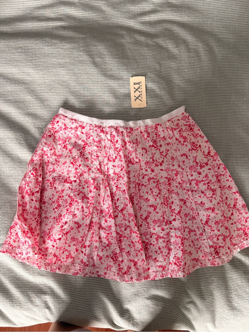 Forever 21 White and Pink Floral Mini Skirt